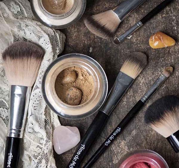 Maquillaje mineral ecológico AIna de Mo